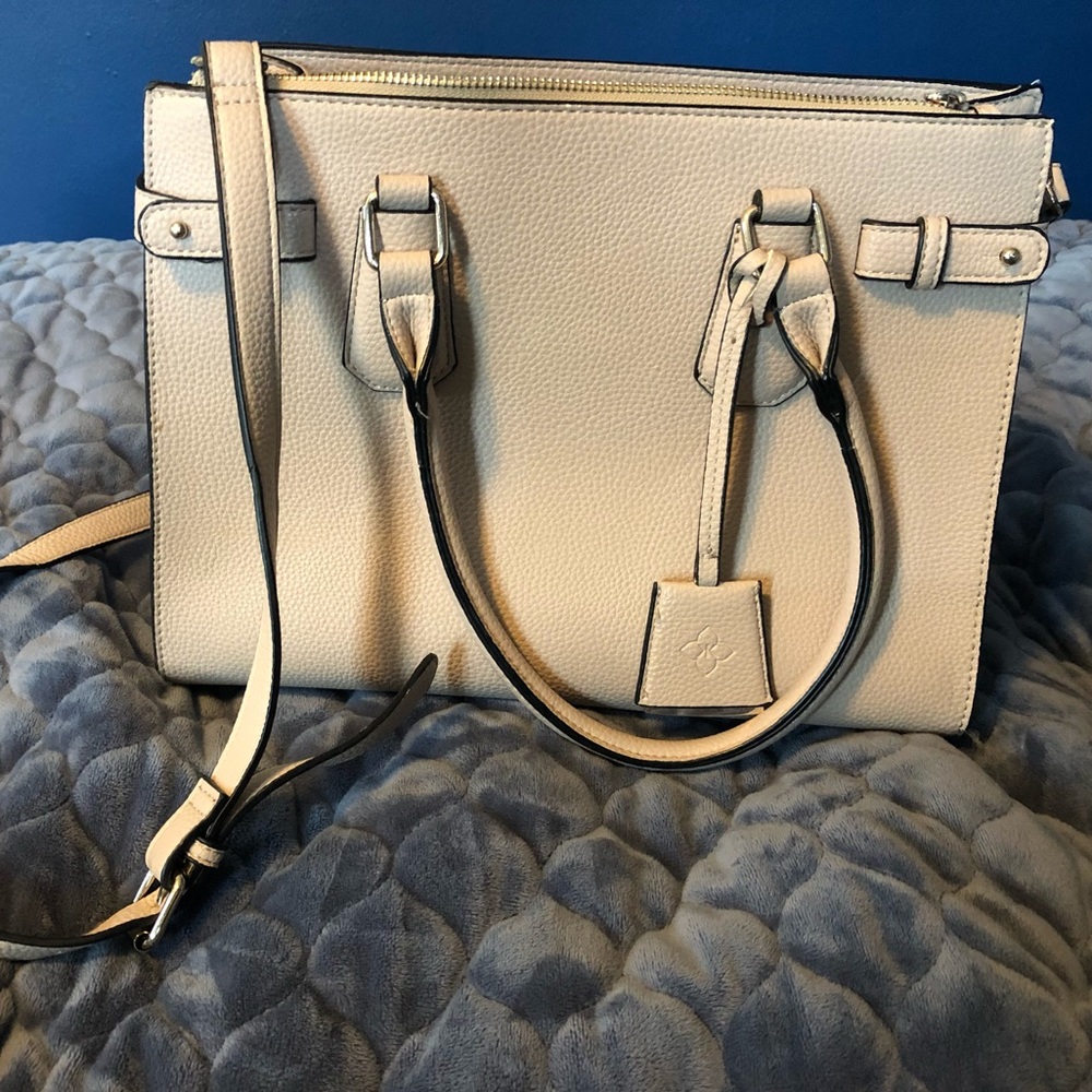 Adorable light pink purse